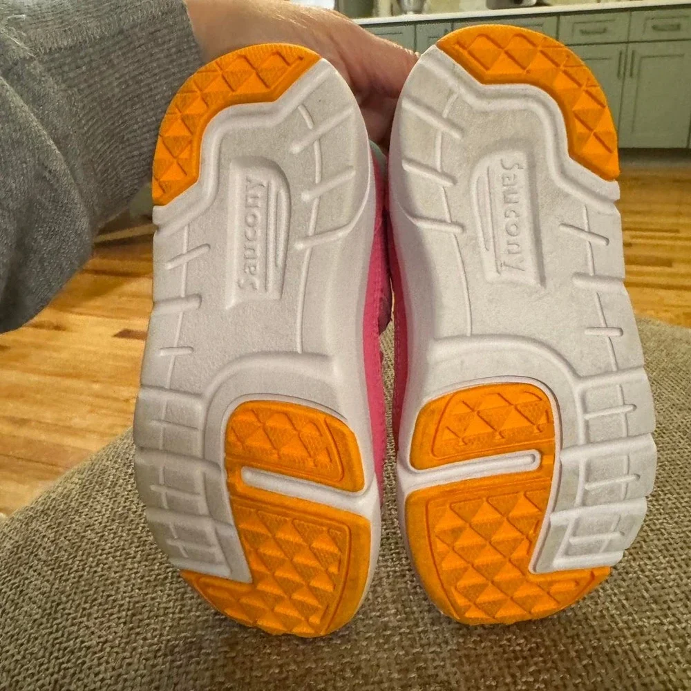 Saucony toddler water shoes 10.5